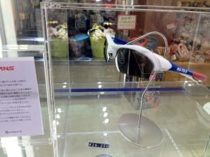 静岡SAのガンダム専門店 RX-78サングラス