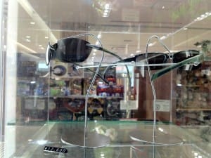 静岡SAのガンダム専門店 MS-06サングラス